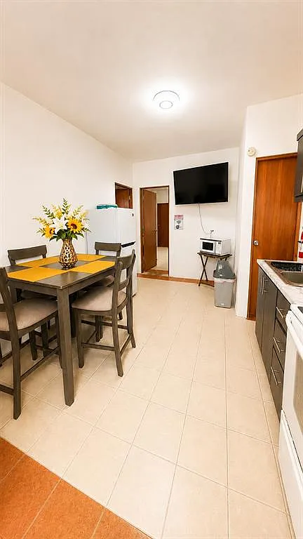 2 bed, 1.0 bath, 3800 sqft, $1,500 — Photo 3