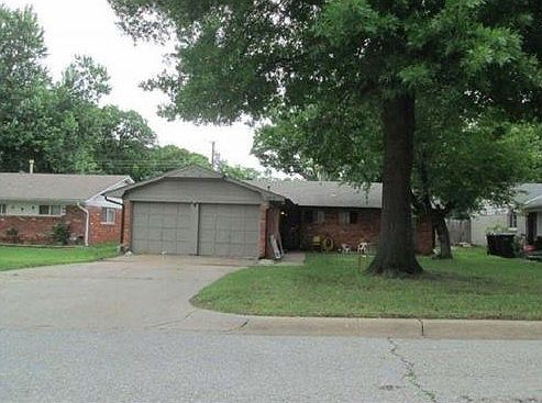 1st image of 2808 N Grove Pl