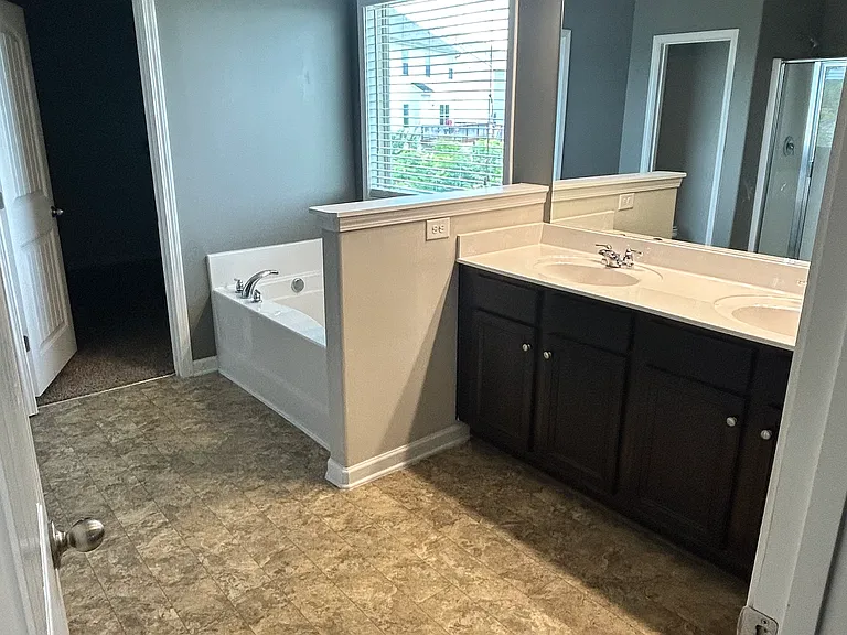 327 Lost Lake Dr — Photo 16