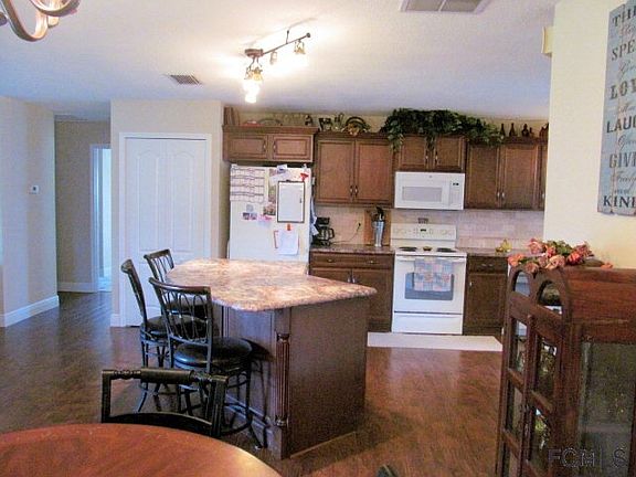 4th image of 28 Berkshire Ln