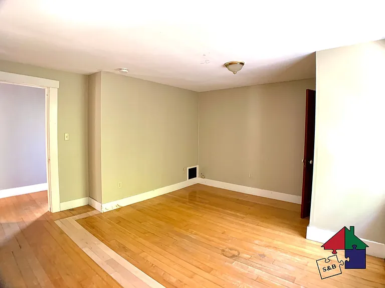 102 Northfield St — Photo 11