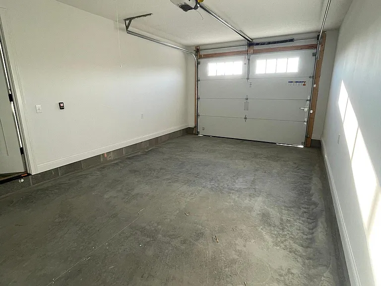 196 Rembrandt Dr — Photo 17