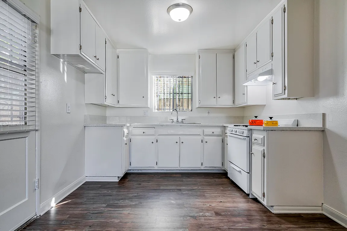Building Photo - Alburtis Townhomes