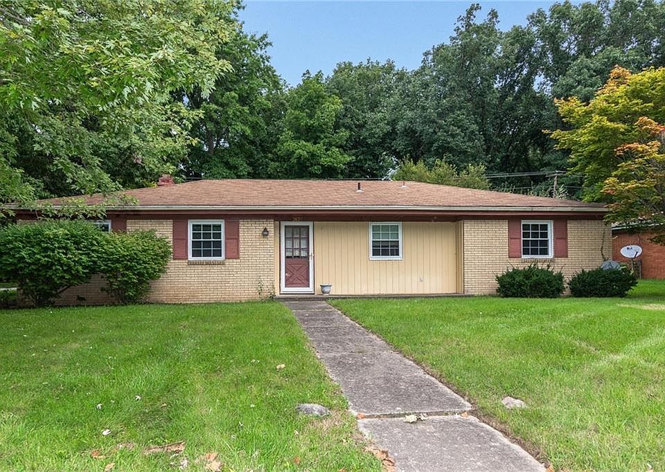 1st image of 2620 W Wellington Dr