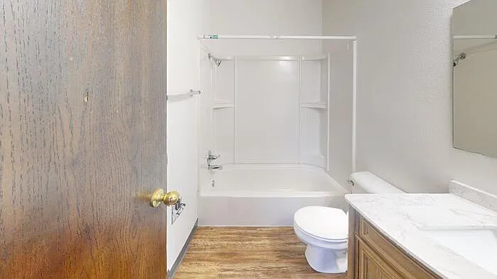 1 bed, 1.0 bath, $875 — Photo 2