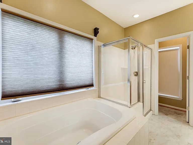 Master Bathroom Soak Tub & Shower