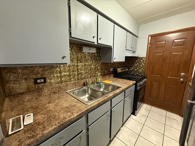 12715 S La Crosse Ave #202 — Photo 8