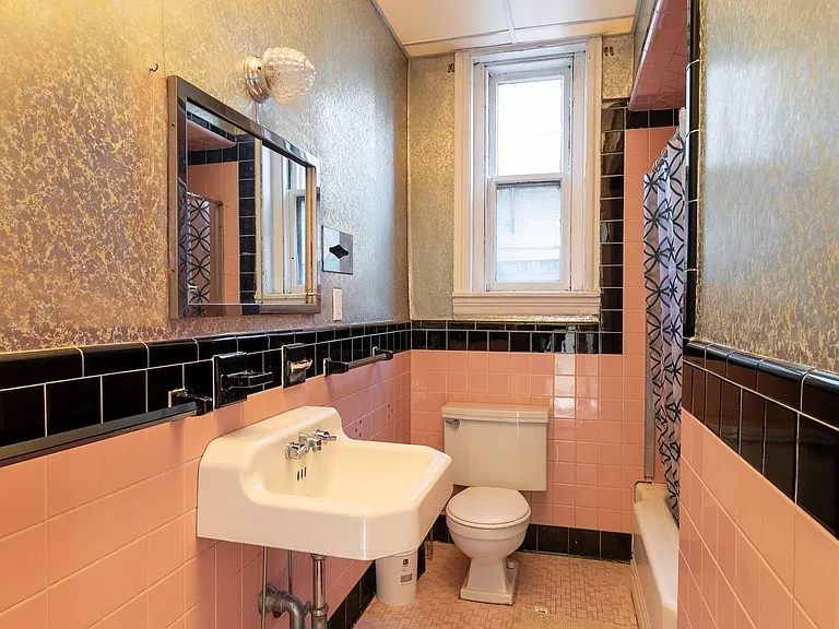 923 Beacon St #C — Photo 5