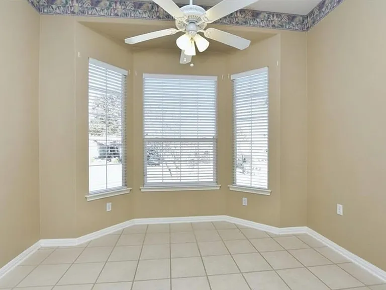 111 Purple Sage Dr — Photo 4