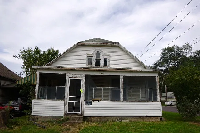 233 Herget St photo 1
