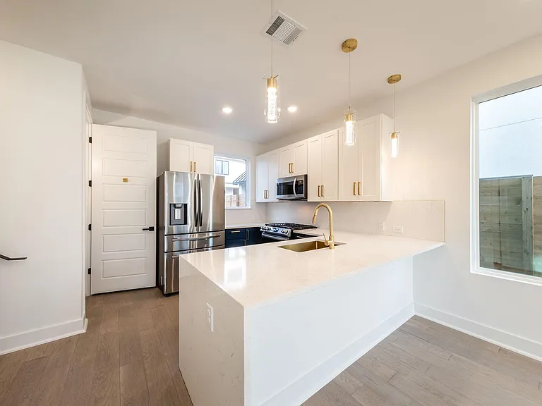 2508 E 4th St #A — Photo 14