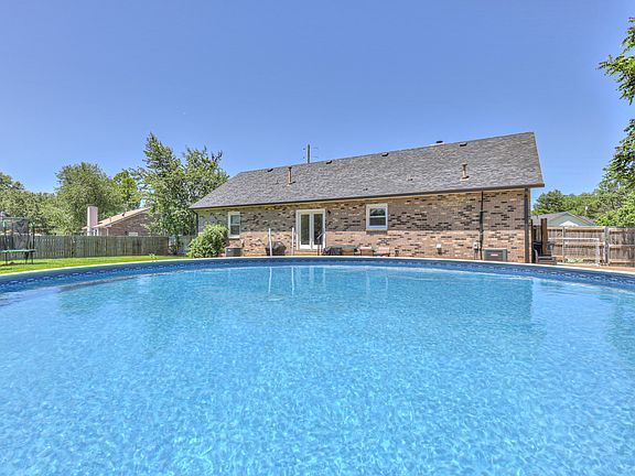 3rd image of 805 Avery Valley Dr