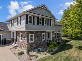 2953 Buttercup Rd, Neenah, WI 54956
