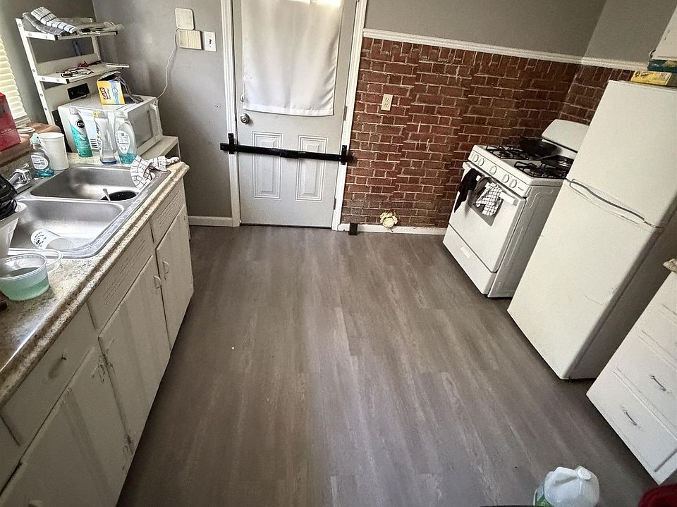 2nd image of 292 Modder Ave