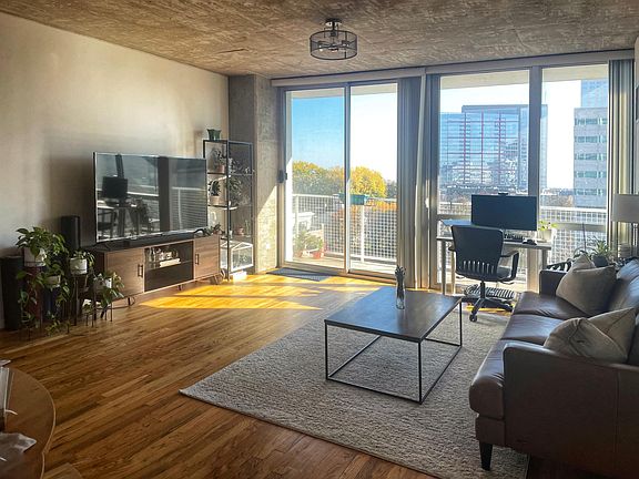 2nd image of 1845 S Michigan Ave Unit 807