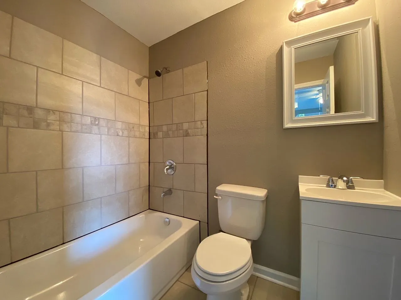 2784 Lola Ave — Photo 3