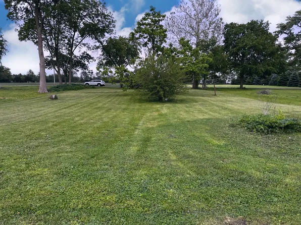13 S Locust St, Wenona, IL 61377