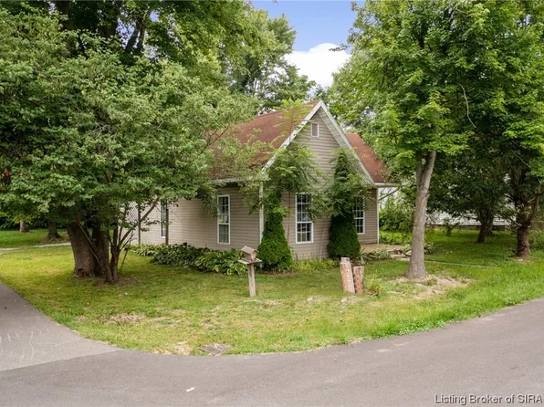 386 S 1st St, Scottsburg, IN 47170