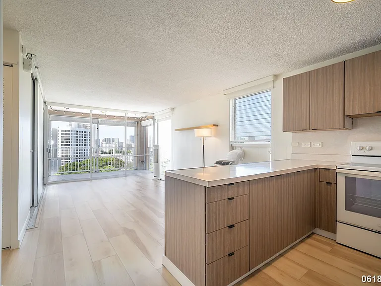 1617 Keeaumoku St #1005 — Photo 8