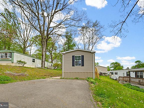4th image of 503 Cedar Ln