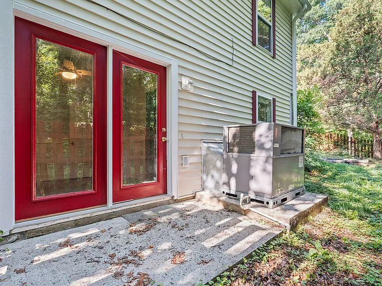 1102 Water Oak Ct — Photo 18