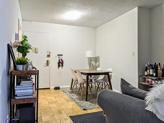 Rented by PocketBroker Inc | media 16