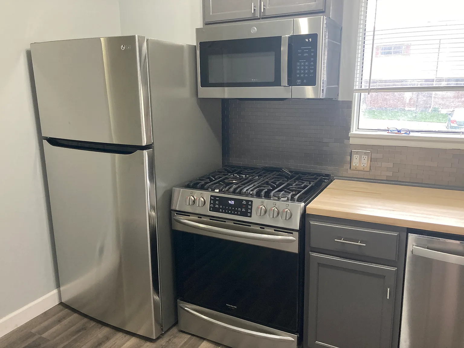 3 bed, 1.5 bath, 1722 sqft, $1,800 — Photo 2