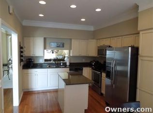 39655 Dun Rovin Dr, Northville, MI 48168