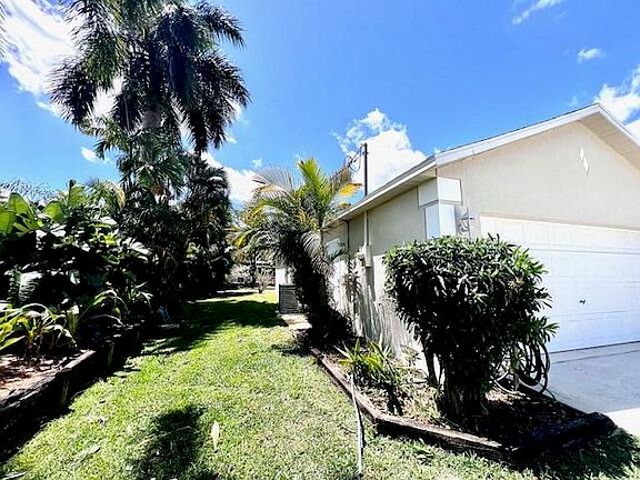 4th image of 710 SE Lighthouse Avenue