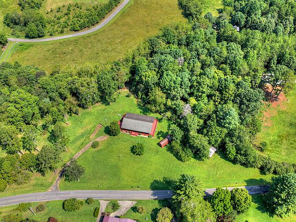 3rd image of 1792 Wolf Creek Rd