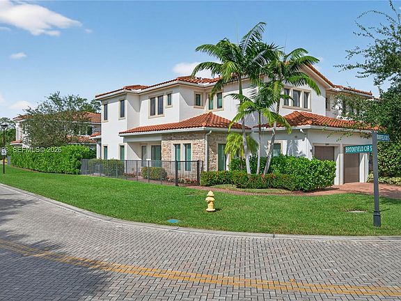 2nd image of 5999 Brookfield Cir E