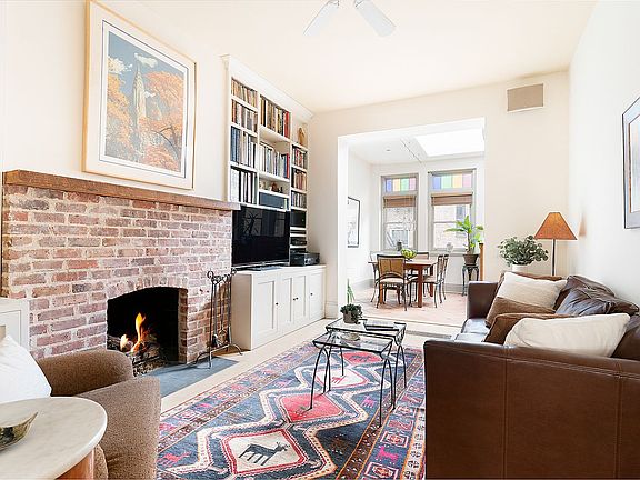 3rd image of 116 W Washington Pl
