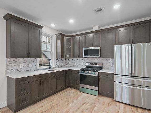 4th image of 286 Littleton Ave #1