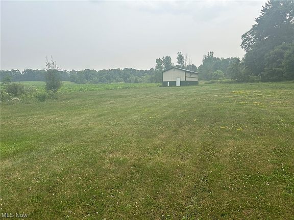 3rd image of 4393 E Lincoln Way