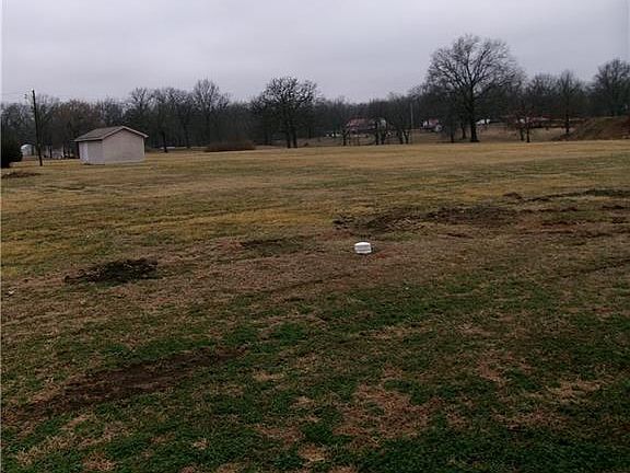 3rd image of 604 E Vogt Rd