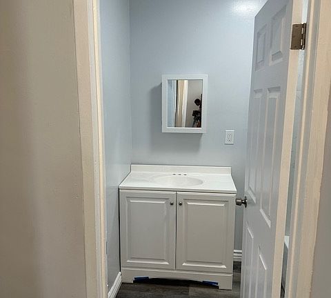 5th image of 11231 Oxnard St APT 17