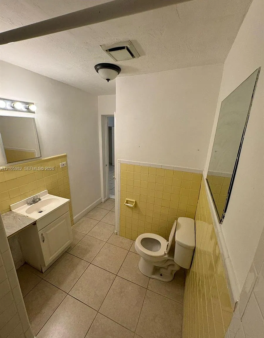 Carol City Red Road Manor — Photo 4