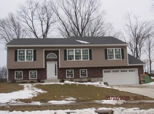 11 Pear Tree Dr, Naugatuck, CT 06770