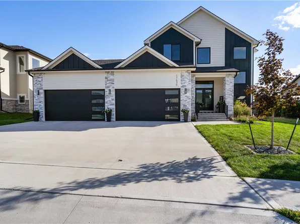 17636 Aurora Dr, Clive, IA 50325