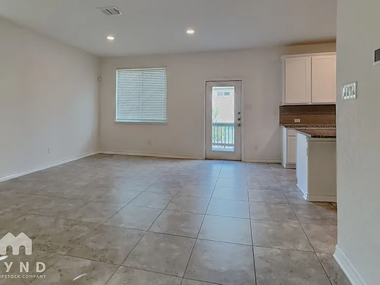 21535 Vista De Cristal — Photo 3