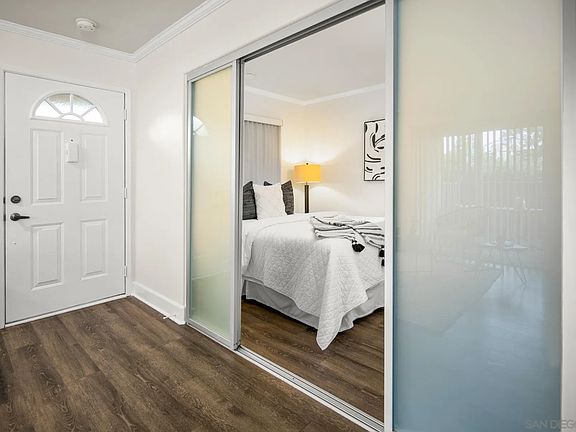 3rd image of 8581 Villa La Jolla Dr APT N