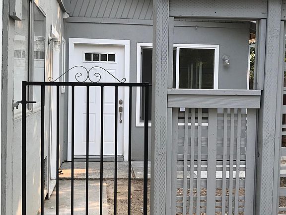 2nd image of 5504 Loma Oak Ct #B