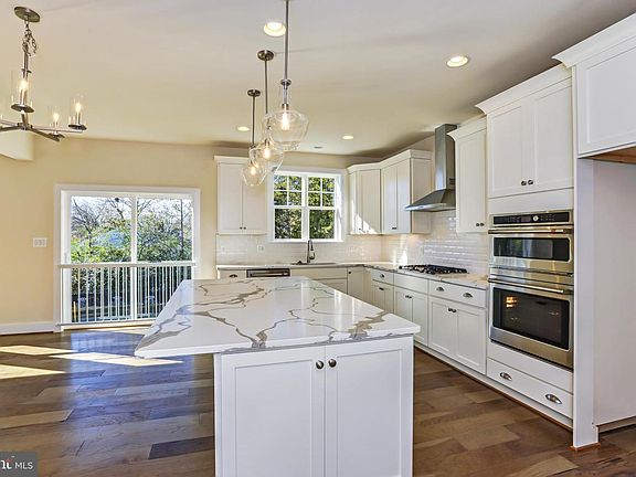 4th image of 8753 Southern Oaks Pl