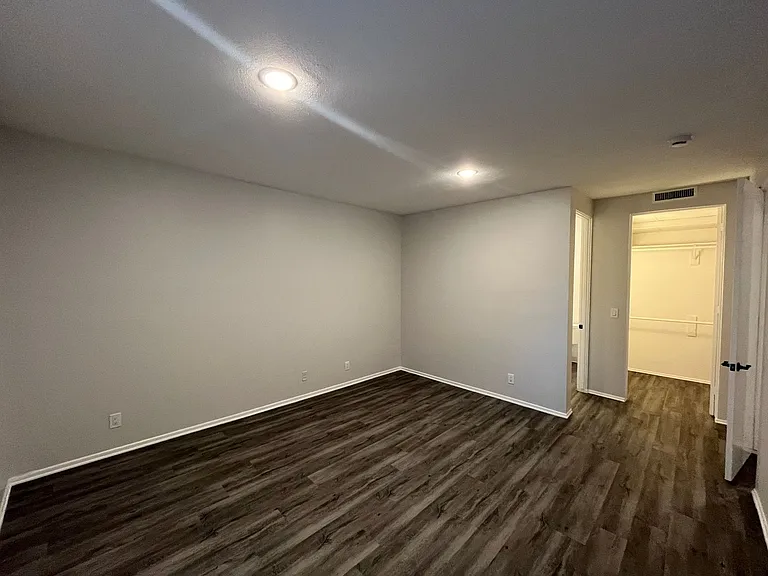 1527 Veteran Ave — Photo 22