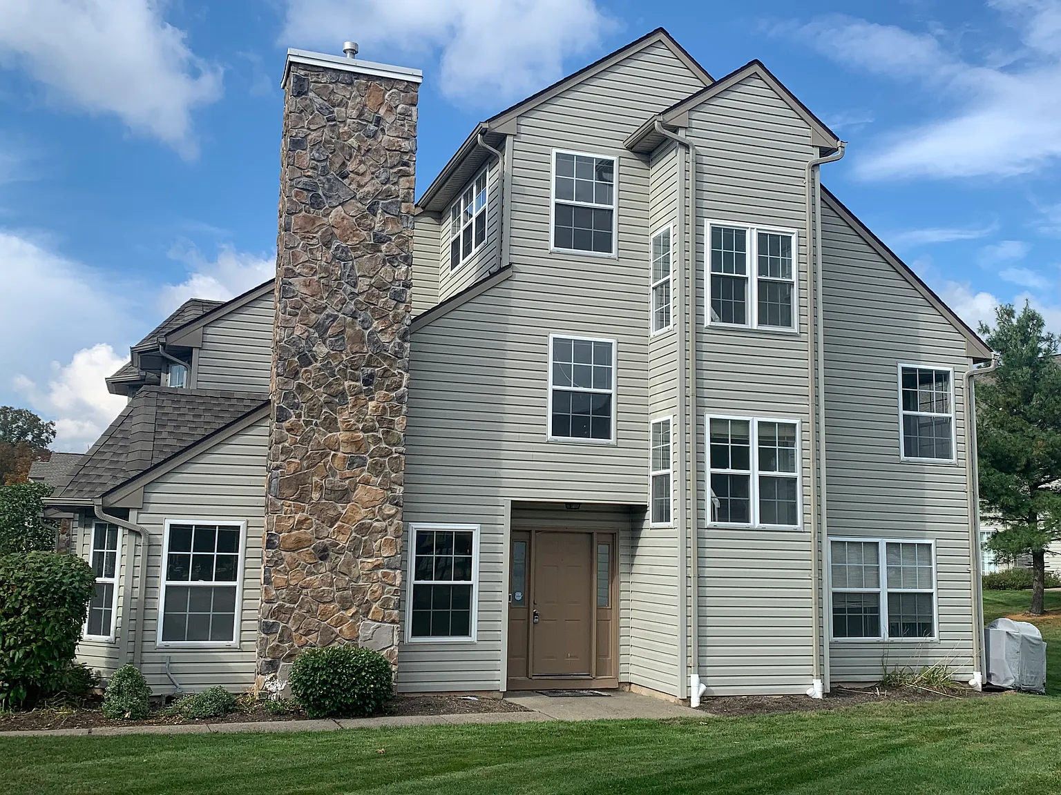3 bed, 1742 sqft, $3,700 — Photo 1