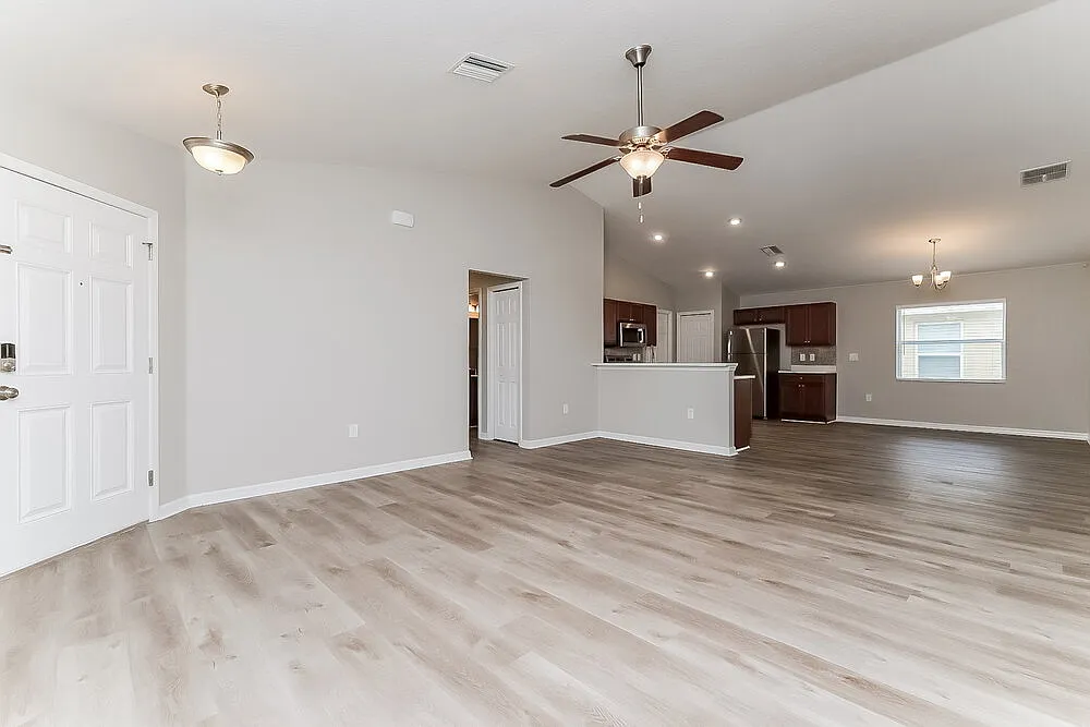 3 bed, 2.0 bath, 1490 sqft, $2,025 — Photo 3