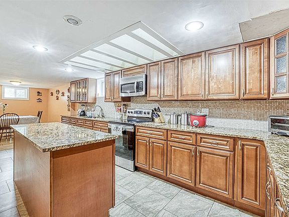 4th image of 235 N Washington Ave