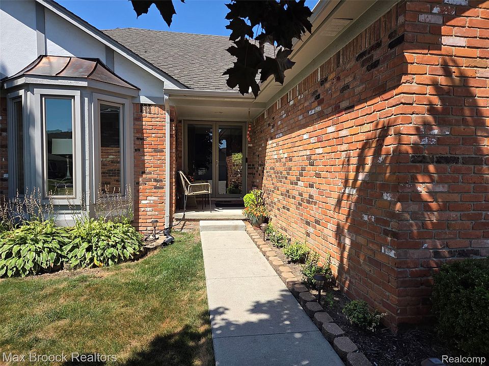 1st image of 441 Sandalwood Dr