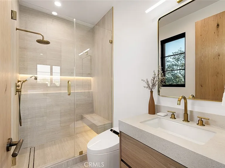 12249 Addison St — Photo 45
