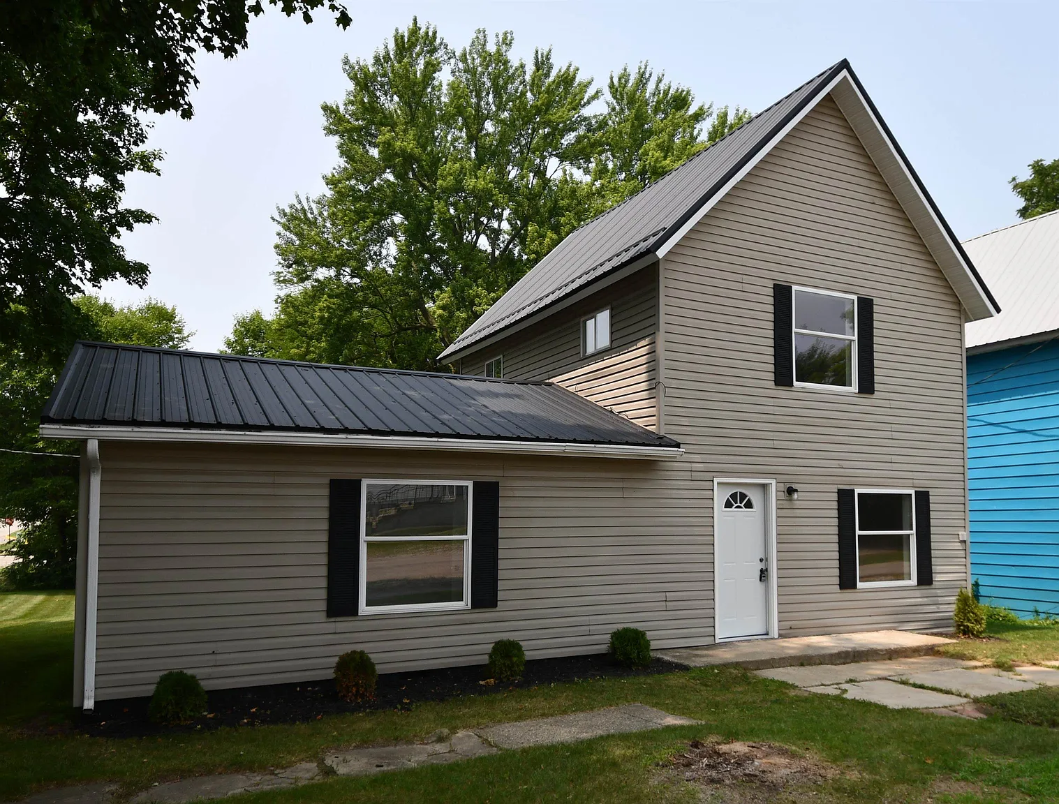 301 Sycamore St photo 1